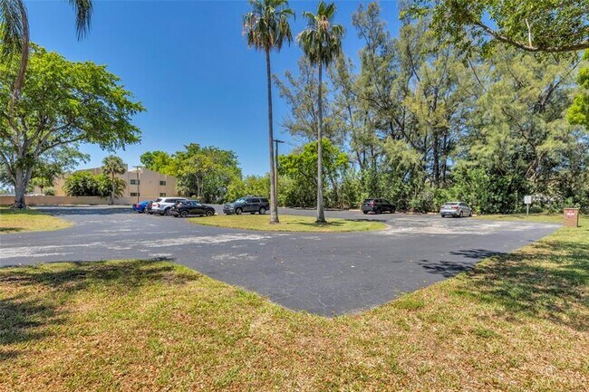 Building Photo - 4550 NW 18th Ave