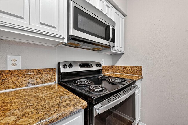 Building Photo - 2110 Wilcrest Dr