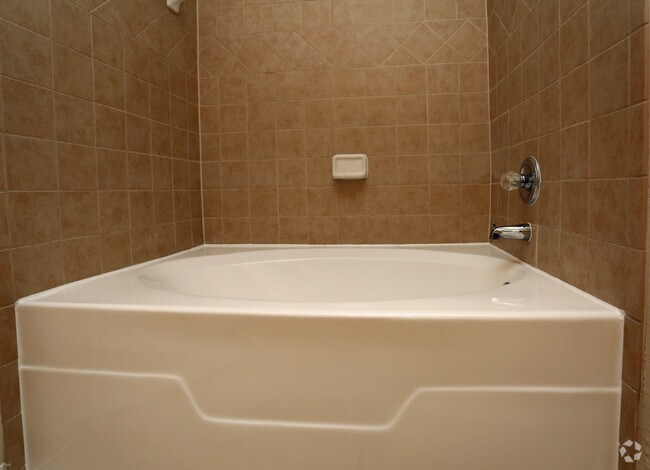 1br, 1ba, Bathroom, 800sf - Camden Spring Creek