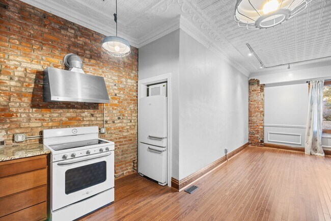 Building Photo - Charming 2 Bedroom Apartment in Benton Par...