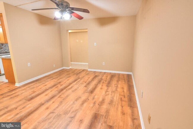 Building Photo - 11629 Stoneview Square