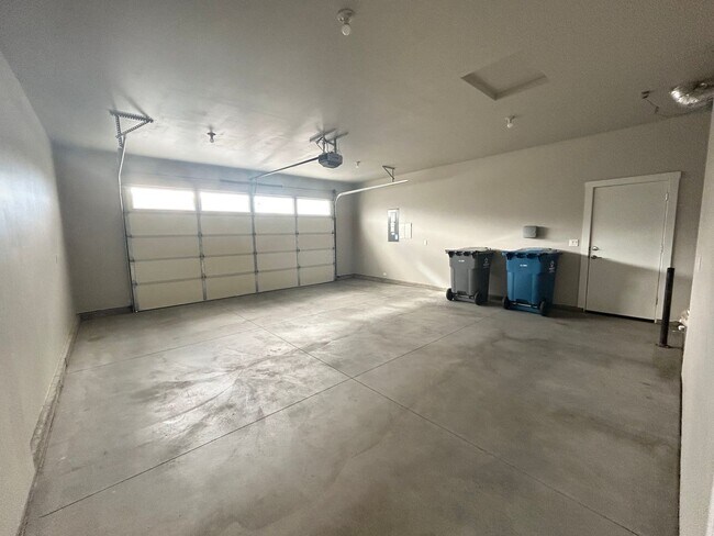 Building Photo - Gorgeous 3 bedroom 2 bathroom Home in Nampa