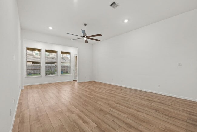 Building Photo - Room to Live, Play, and Grow in Booming Ro...