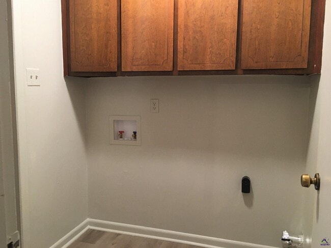 Building Photo - 208 Ivelyn Dr