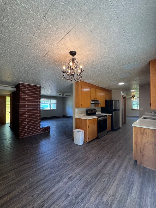 Building Photo - 1702 College Pl