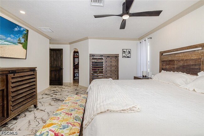 Building Photo - 2507 Lakeview Dr