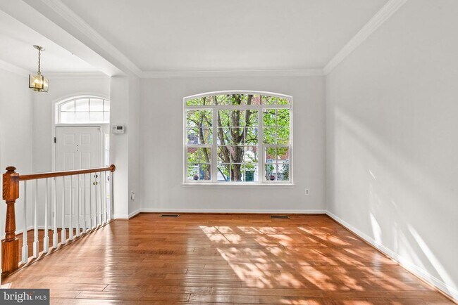 Building Photo - 13044 Town Commons Dr