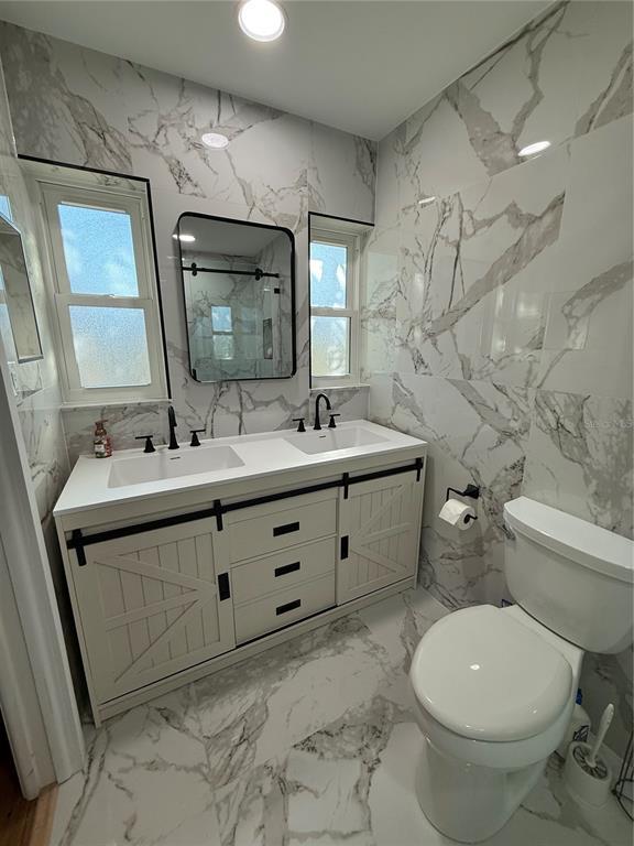 Building Photo - 819 S Gondola Dr