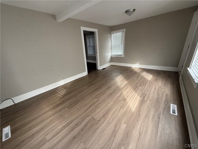 Building Photo - 135 Culbert St