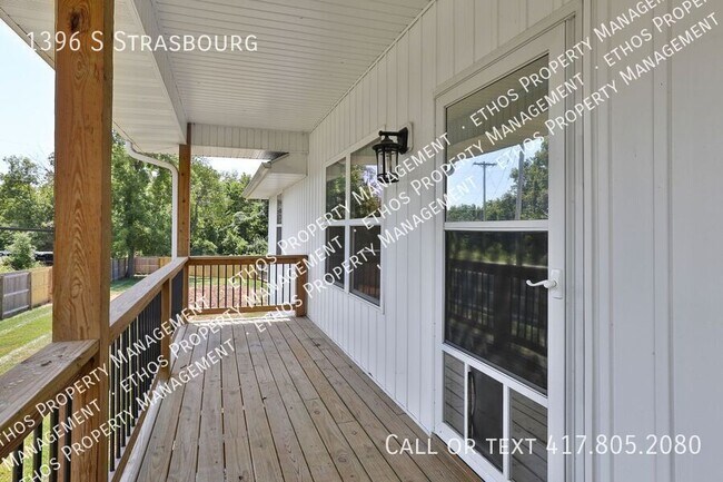 Building Photo - 1396 S Strasbourg-