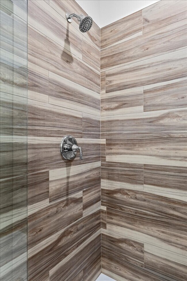 Building Photo - 208 Bogey Ln