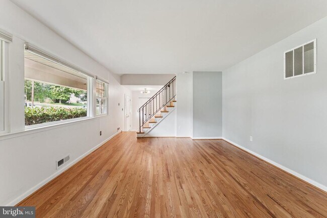 Building Photo - 8525 Bound Brook Ln