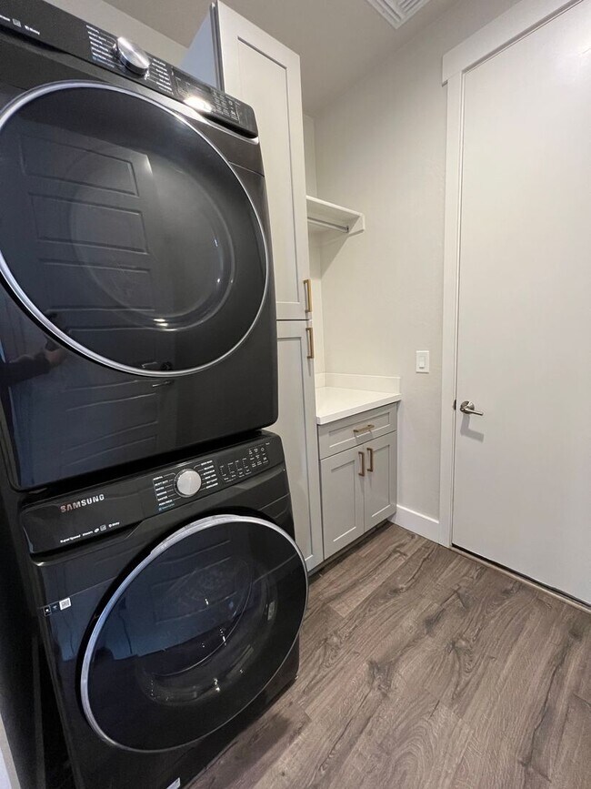 Building Photo - 3 Bedroom + Office in Highlands Ranch, Chi...