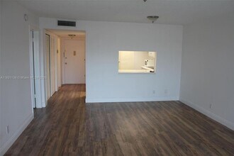 Building Photo - 1400 NE 169th St