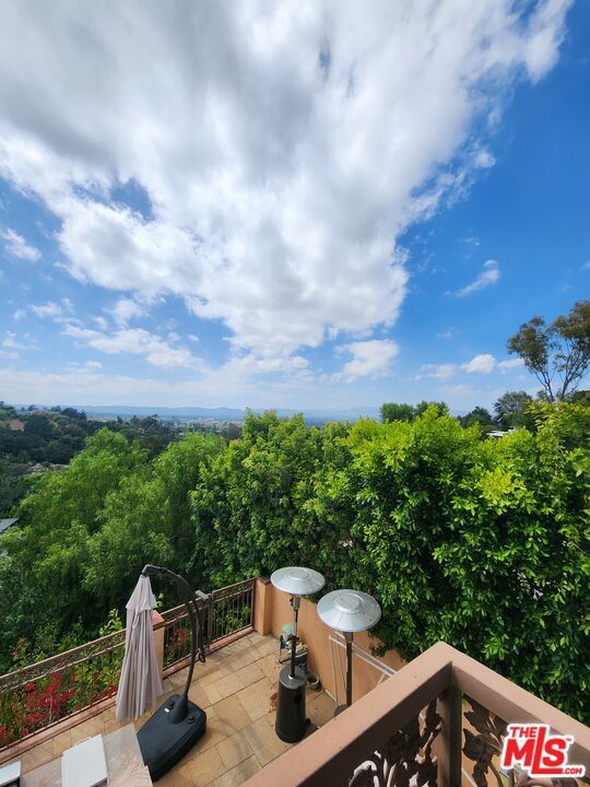 Building Photo - 17118 Oak View Dr