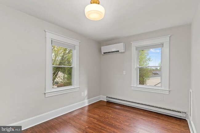 Building Photo - 201 Kenwood Ave