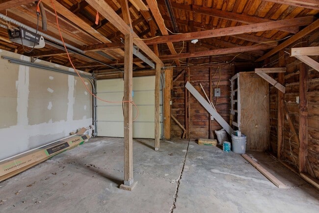 Building Photo - 2020 NE 30th St