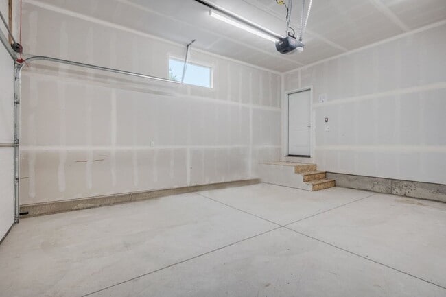 Building Photo - Beautiful Home in CDA for Rent