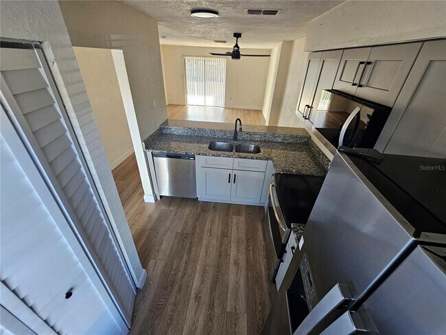 Building Photo - 1236 Dovehill Dr