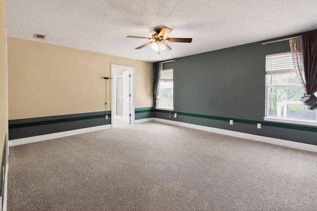 Building Photo - 1249 Northview Dr