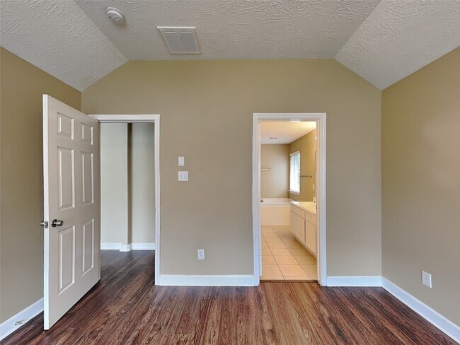 Building Photo - 26881 Armor Oaks Dr