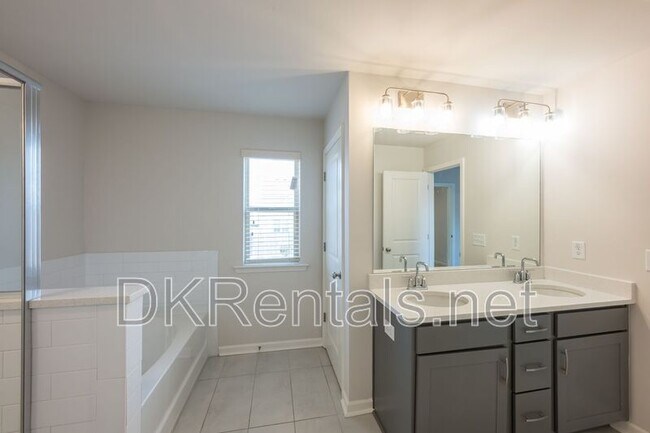 Building Photo - 2928 Cottage Ln