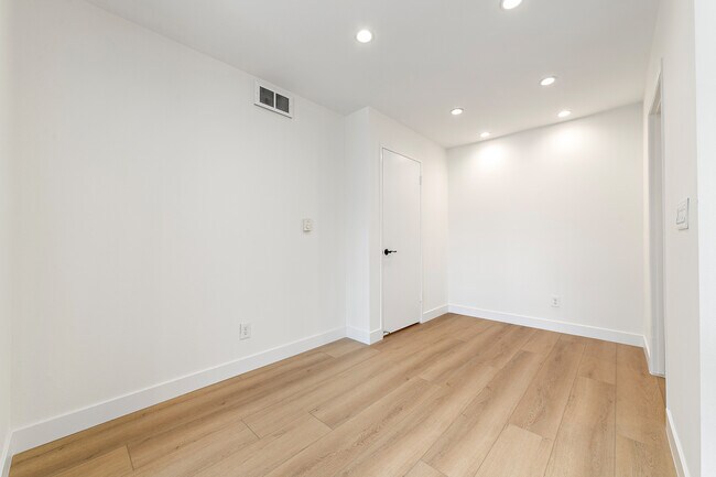 Building Photo - 1600 Ardmore Ave