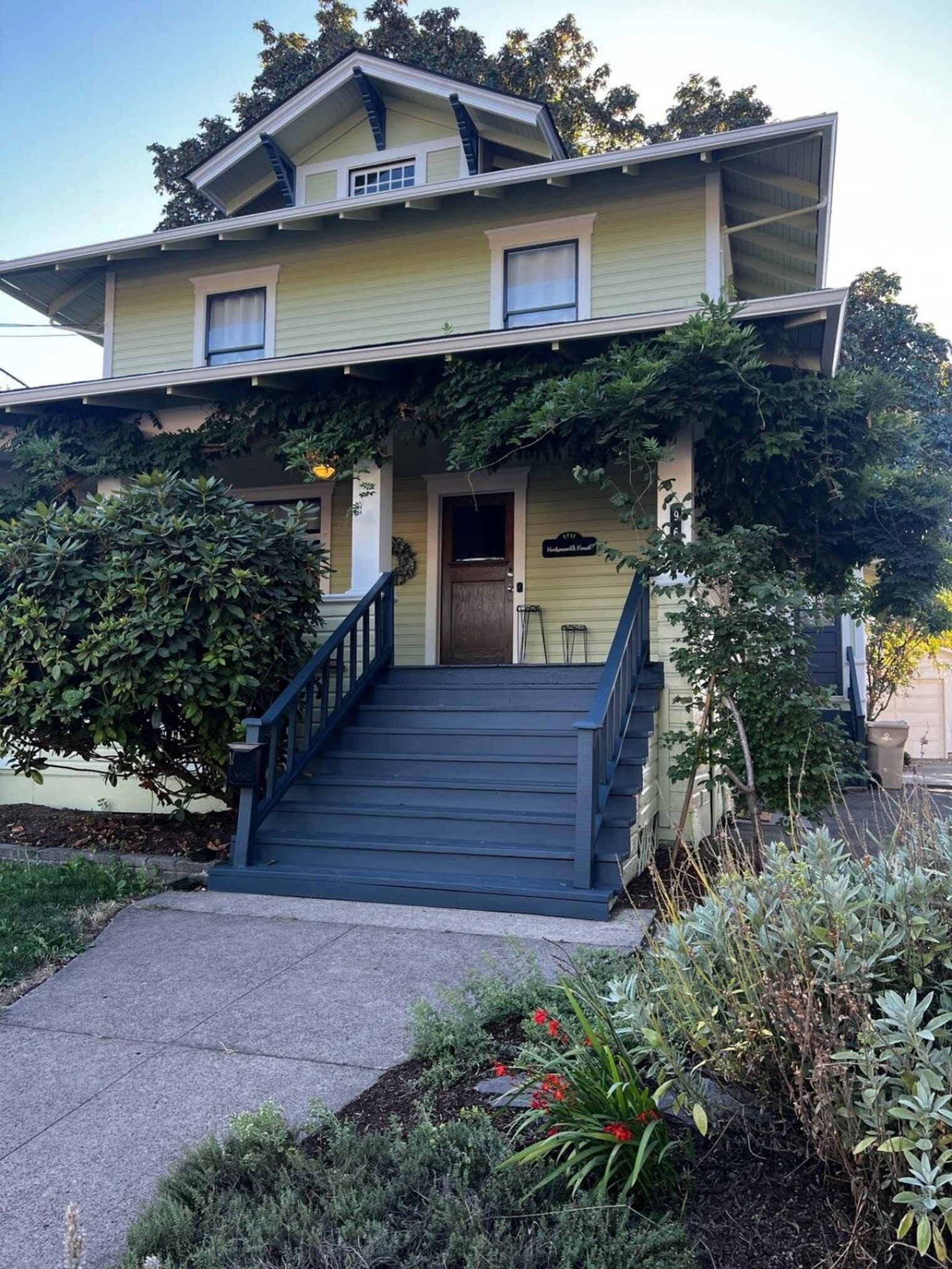 Building Photo - 964 SW Ferry St