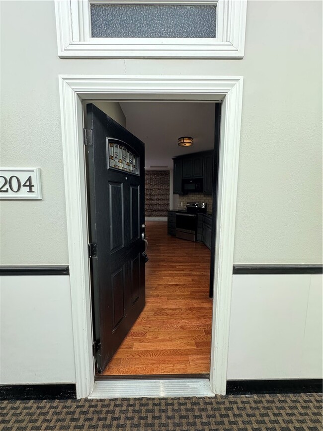 Building Photo - 21 E Center St