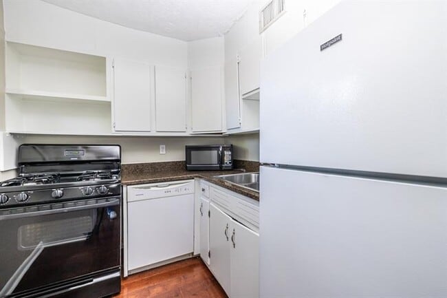 Building Photo - 120 Biscayne Dr NW