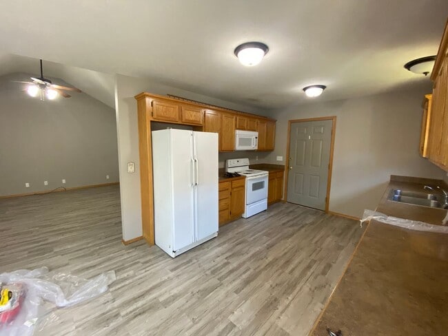 Building Photo - Clifton Duplex