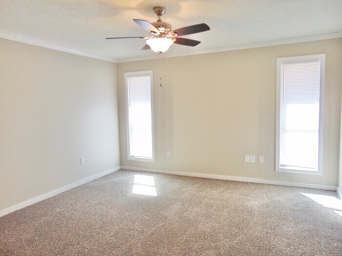 Building Photo - 523 Rusk Dr