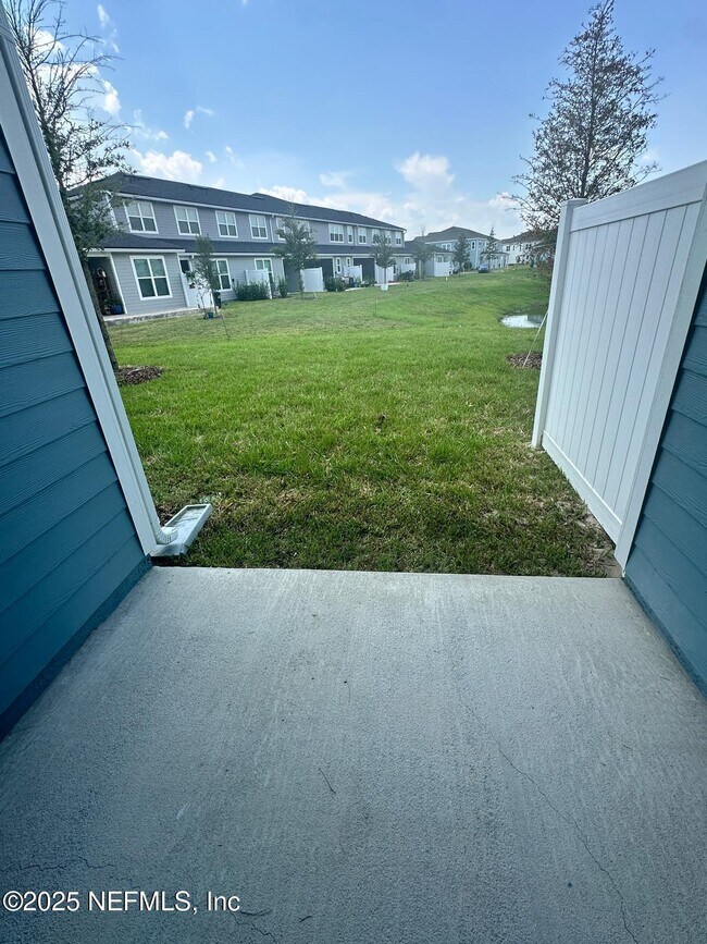 Building Photo - 483 Cherry Elm Dr