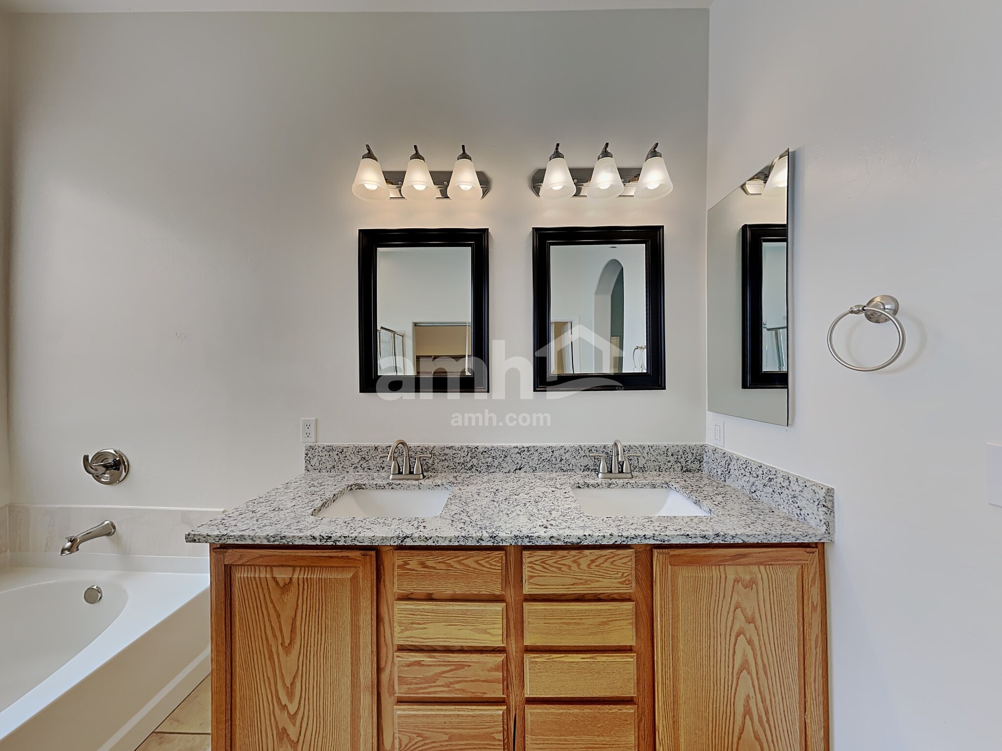 Building Photo - 12924 N Carlsbad Pl