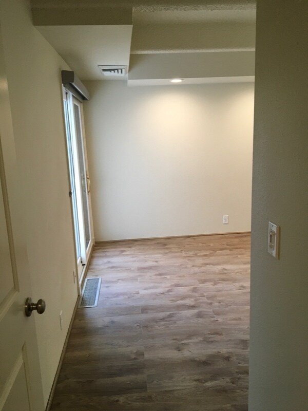 Building Photo - 415 S Mason St