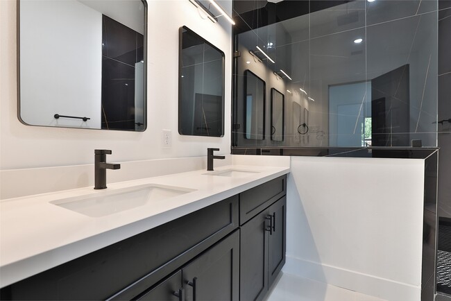 Building Photo - 8133 Cabot St