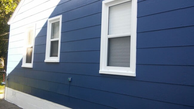 Building Photo - 2/1 brick Home OPEN HOUSE SAT/SUN MAY 17/1...