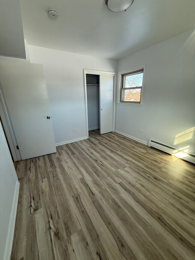 Building Photo - 5445 S Kilbourn Ave