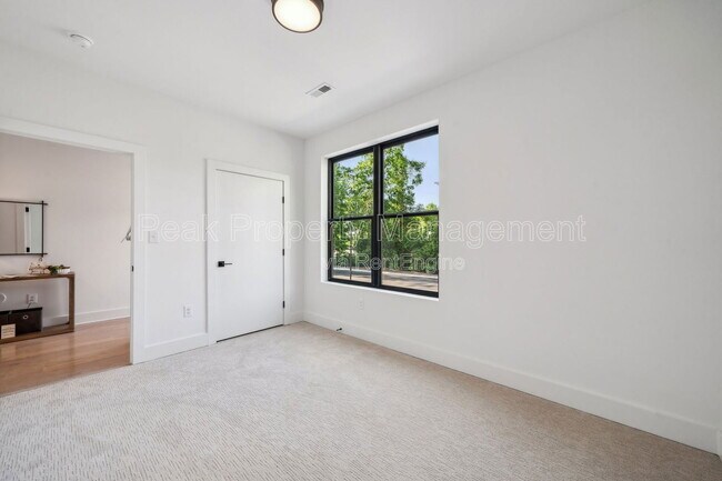 Building Photo - 1609 Pulaski St