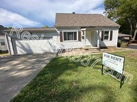 Building Photo - Spacious 3 Bed 2 bath Home