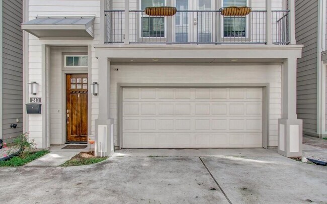 Building Photo - 243 W 27th St