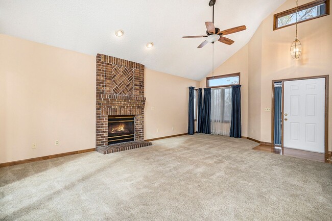 Building Photo - Highlands Ranch 3 Bedroom 2.5 Bath 2 Car G...