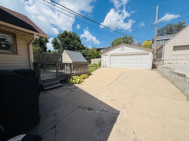 Building Photo - 4666 Poppleton Ave