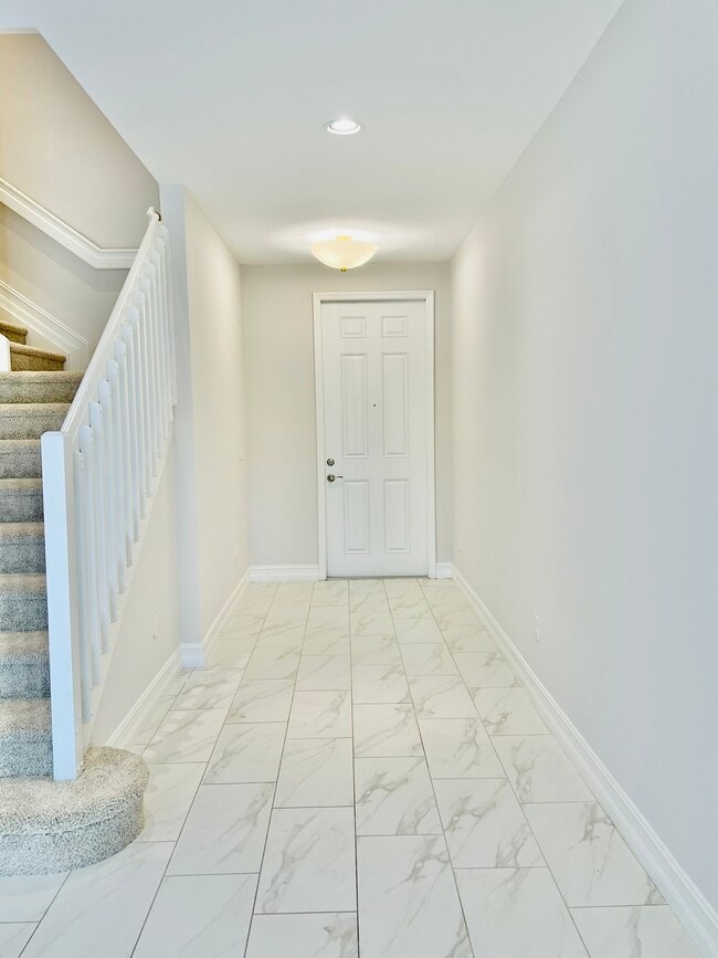 Building Photo - 7841 Bristol Cir