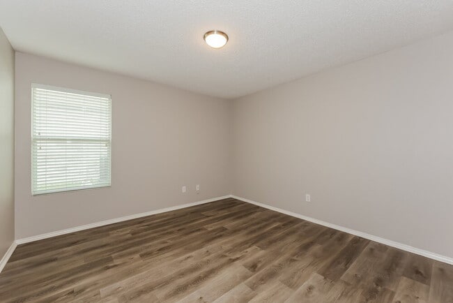 Building Photo - 1625 Creekridge Ct