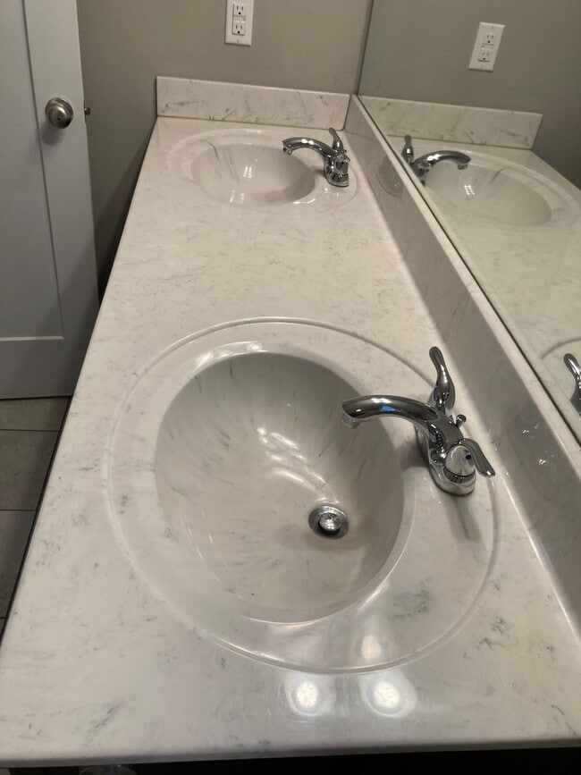 Building Photo - New & Improved Price!