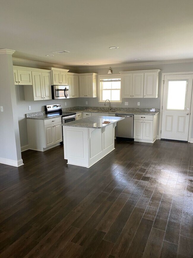 Building Photo - 132 Shumard Ct