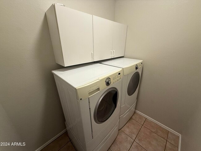 Building Photo - 313 N Kimberlee Way