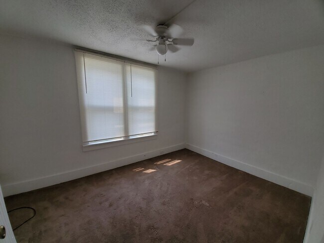 Building Photo - 2512 Walnut St