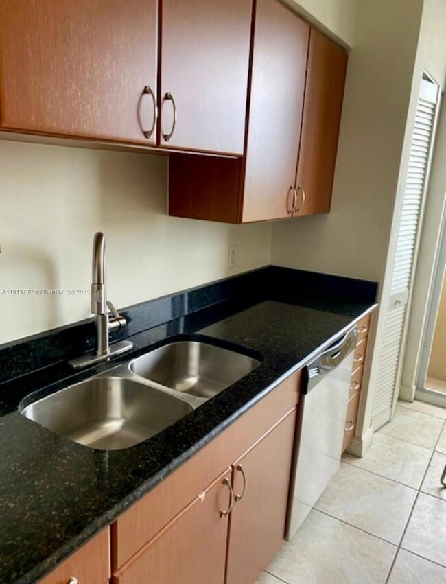 Building Photo - 2425 SW 27th Ave